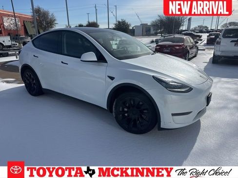 Used 2023 Tesla Model Y Long Range image 1