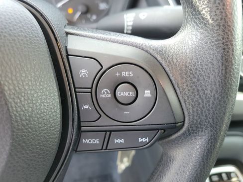 Used 2025 Toyota Corolla LE image 29