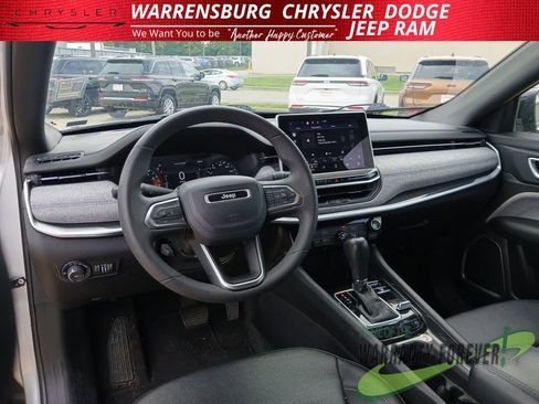 Used 2024 Jeep Compass Latitude AWD/4WD image 16