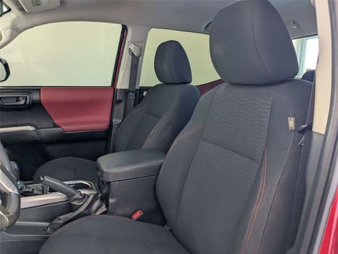 Used 2019 Toyota Tacoma SR5 image 15