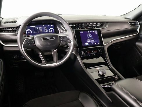 Used 2023 Jeep Grand Cherokee Altitude image 2