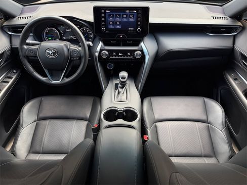 Used 2021 Toyota Venza XLE image 16