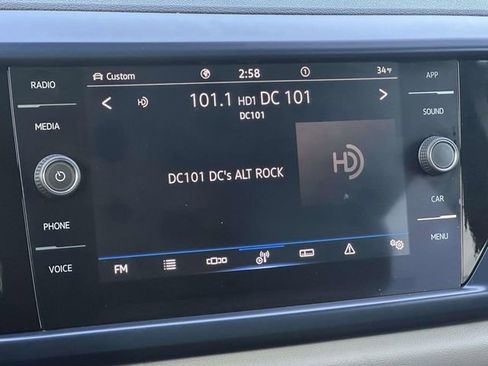 Used 2022 Volkswagen Taos SE image 17