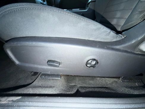 Used 2012 Dodge Challenger R/T image 18