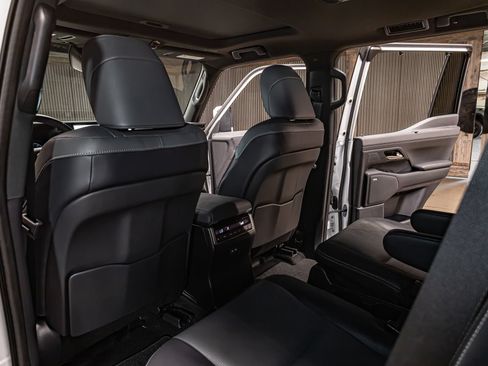 Used 2024 Lexus GX 550 w/ Cold Area Package AWD/4WD image 23