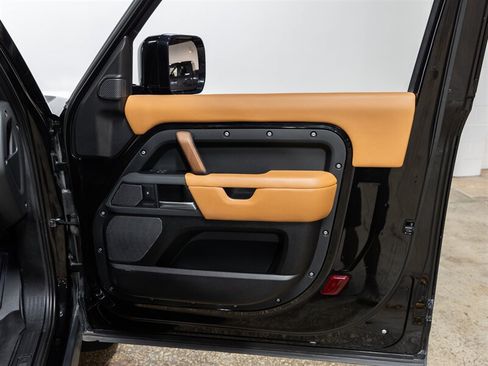 Used 2021 Land Rover Defender 90 X AWD/4WD image 32