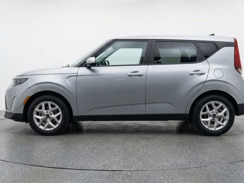 Used 2025 Kia Soul LX w/ LX Technology Package image 5