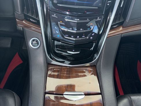 Used 2019 Cadillac Escalade Luxury RWD image 12
