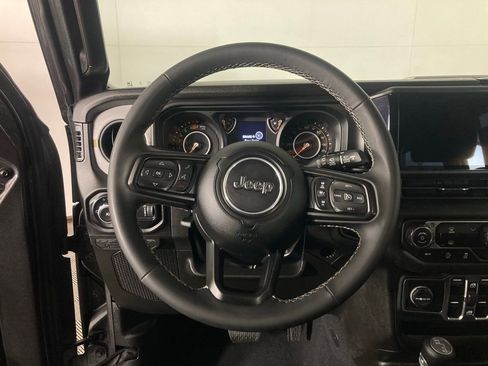 Used 2025 Jeep Wrangler Sport S image 8