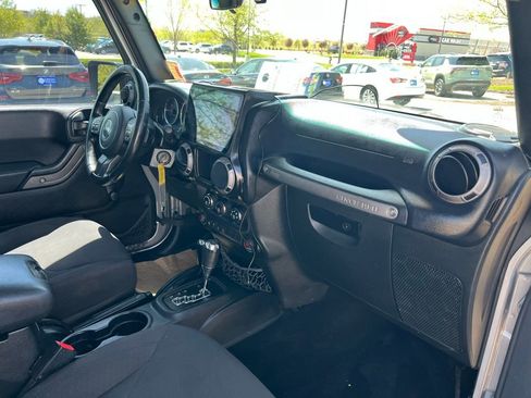 Used 2016 Jeep Wrangler Unlimited Sport w/ Connectivity Group AWD/4WD image 27