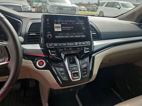Used 2023 Honda Odyssey Touring image 11