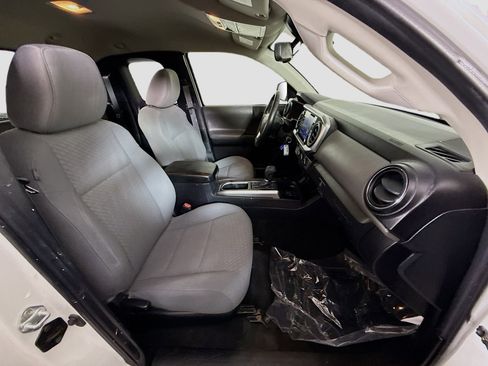 Used 2022 Toyota Tacoma SR5 w/ Technology Package RWD image 28