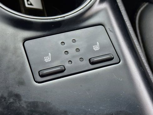 Used 2018 Toyota Camry XLE image 3