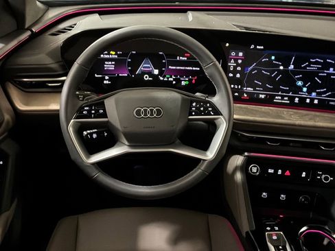 Certified 2025 Audi Q5 2.0T Premium w/ Convenience Package image 13