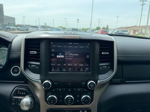 Used 2019 RAM 1500 Laramie AWD/4WD image 12