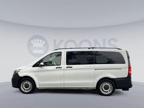 Used 2016 Mercedes-Benz Metris Passenger image 2