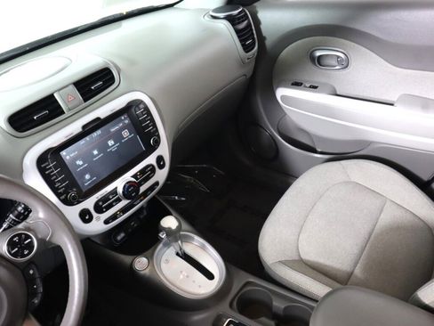 Used 2016 Kia Soul EV FWD image 33
