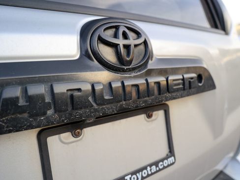 Used 2019 Toyota 4Runner TRD Off-Road image 10