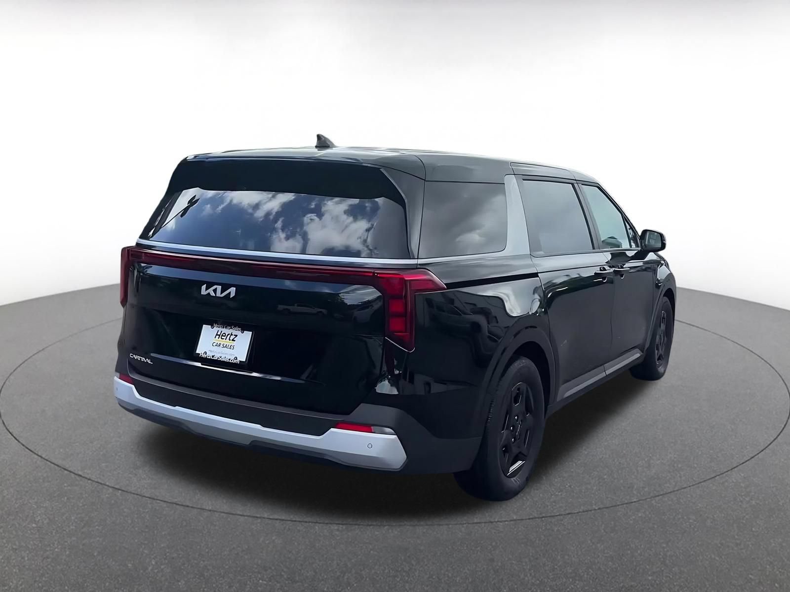 Used 2026 Kia Carnival FWD image 12