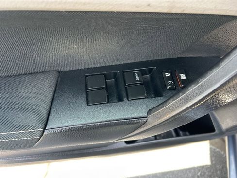 Used 2015 Toyota Corolla LE image 4