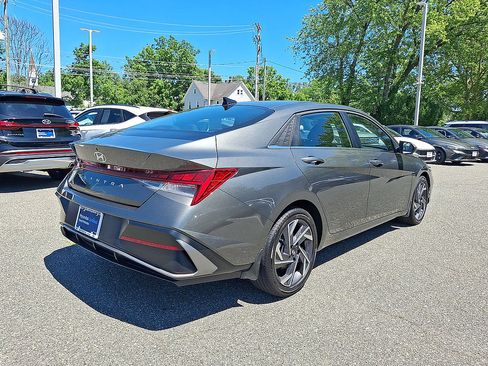 Certified 2025 Hyundai Elantra SEL FWD image 25