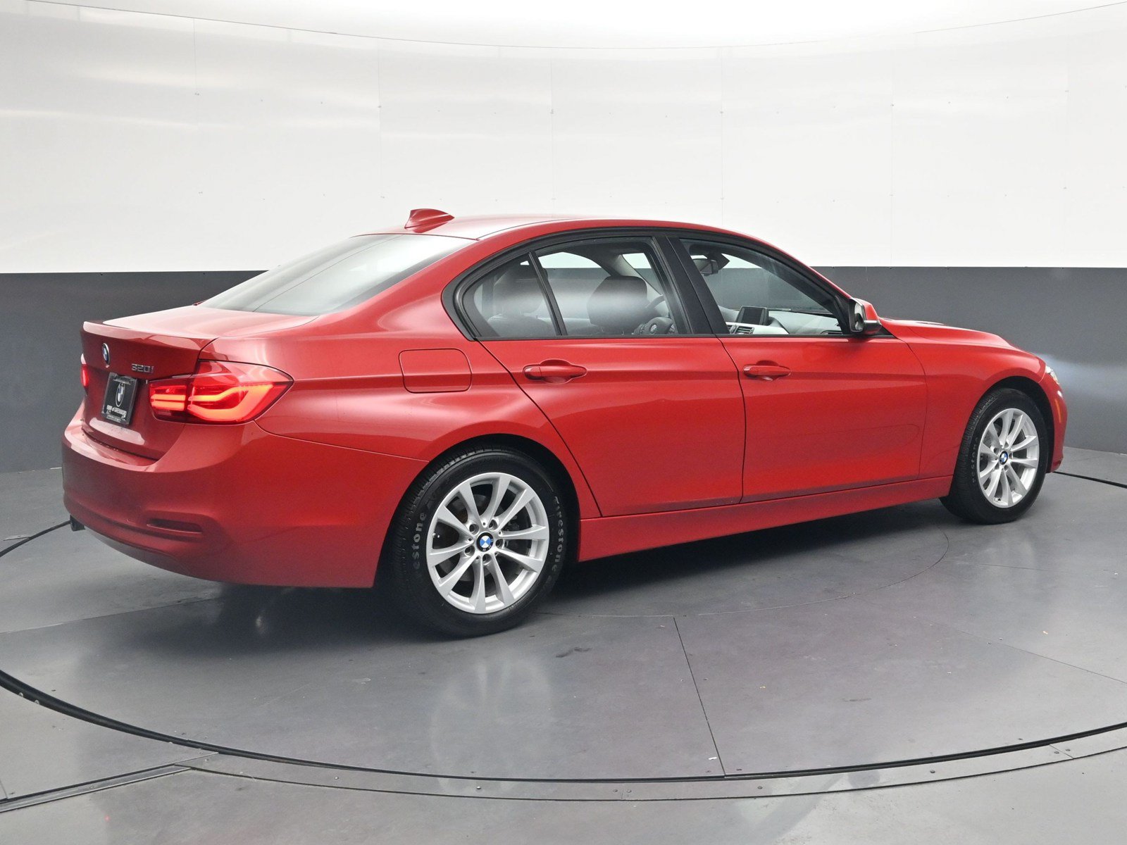 Used 2018 BMW 320i Sedan w/ Convenience Package RWD image 4