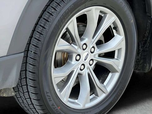 Used 2022 Ford Explorer XLT w/ Equipment Group 202A AWD/4WD image 37