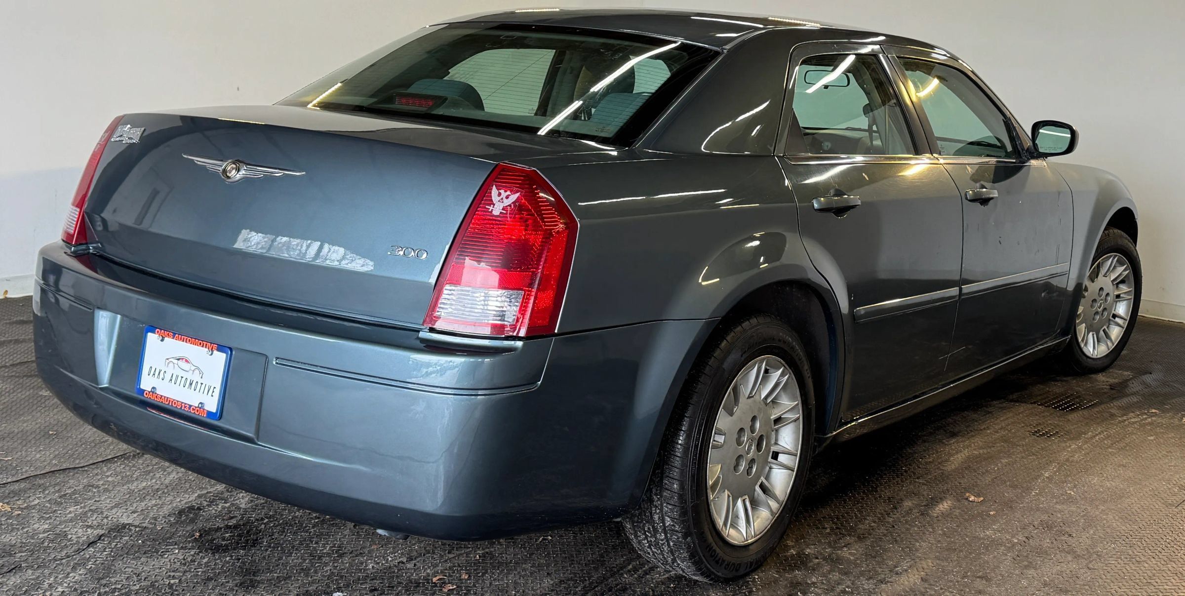 Used 2005 Chrysler 300 RWD image 5