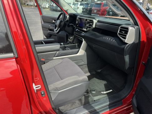 Used 2022 Toyota Tundra SR5 w/ SR5 Convenience Package image 34