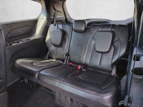 Used 2025 Chrysler Pacifica Select image 13