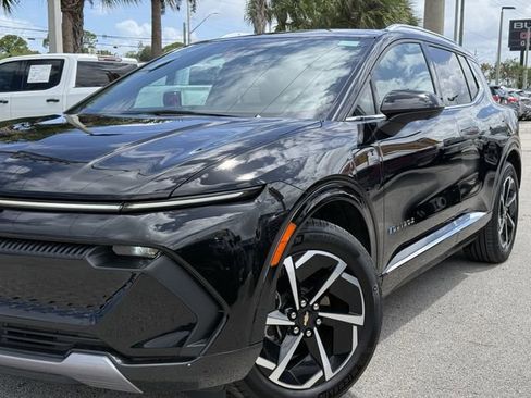 Used 2025 Chevrolet Equinox EV LT w/ Convenience Package image 5