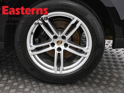 Used 2022 Porsche Macan AWD/4WD image 35