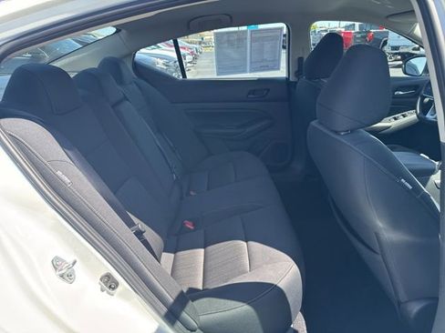 Used 2025 Nissan Altima 2.5 SV FWD image 19