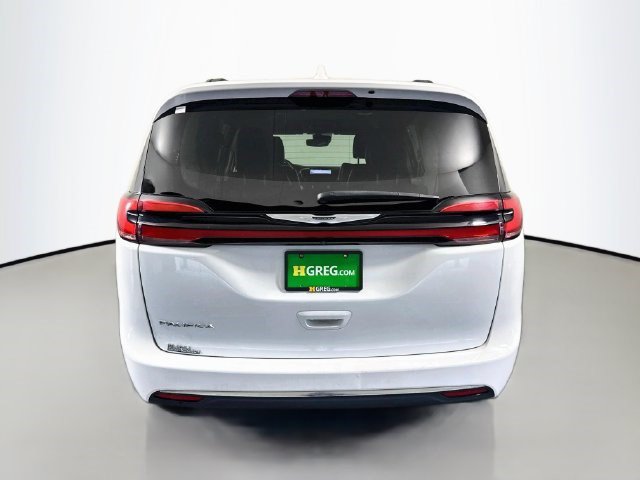 Used 2022 Chrysler Pacifica Touring-L FWD image 8