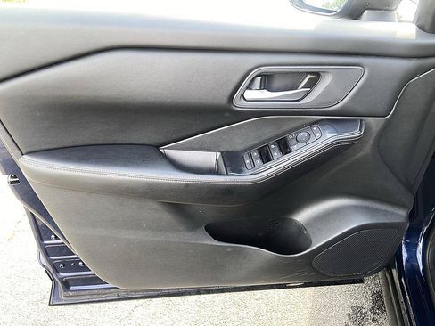 Certified 2025 Nissan Rogue SV AWD/4WD image 10