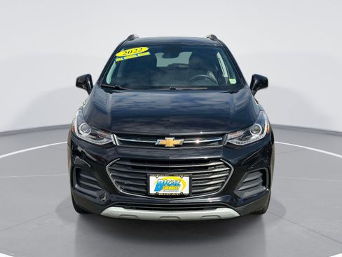 Used 2022 Chevrolet Trax LT w/ LT Convenience Package AWD/4WD image 2