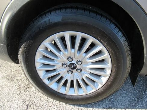 Used 2020 Lincoln Nautilus FWD image 9