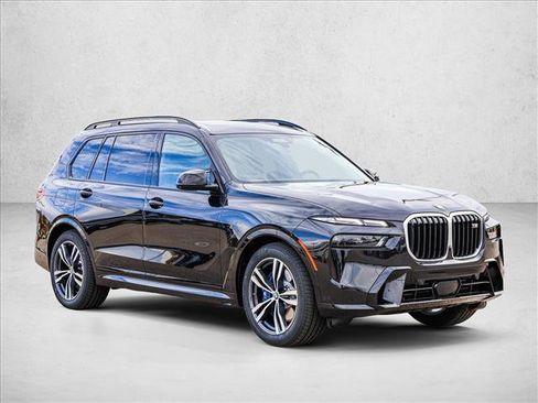 Used 2025 BMW X7 M60i image 3