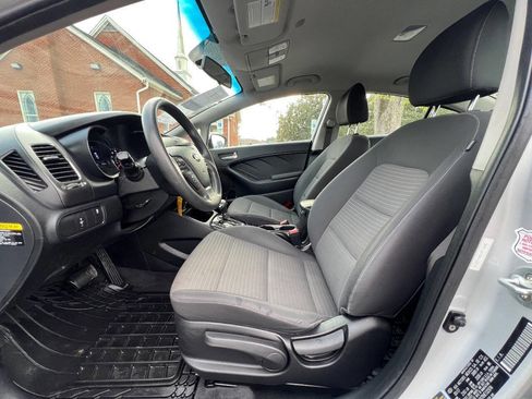 Used 2017 Kia Forte LX w/ LX Popular Package image 12