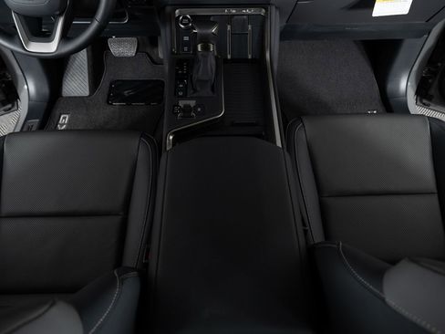 Used 2025 Lexus GX 550 image 40