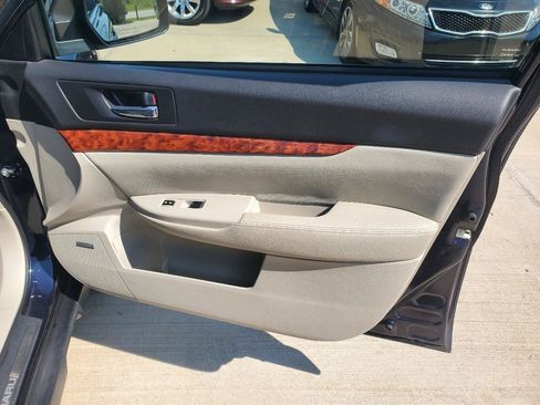 Used 2012 Subaru Outback 2.5i Limited AWD/4WD image 6