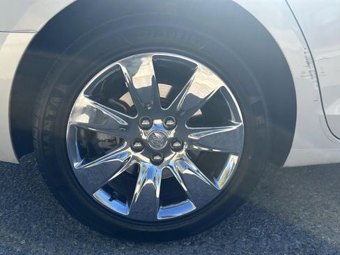 Used 2010 Buick LaCrosse CXS image 11