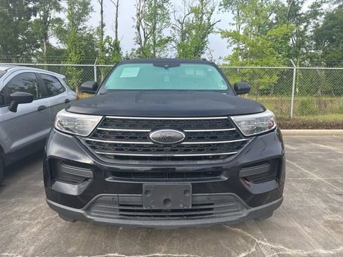 Used 2021 Ford Explorer XLT image 2