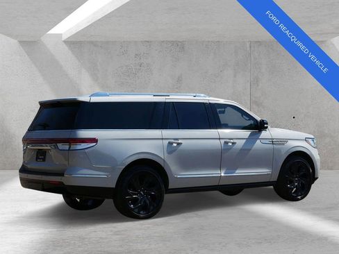 Used 2024 Lincoln Navigator L Reserve AWD/4WD image 3
