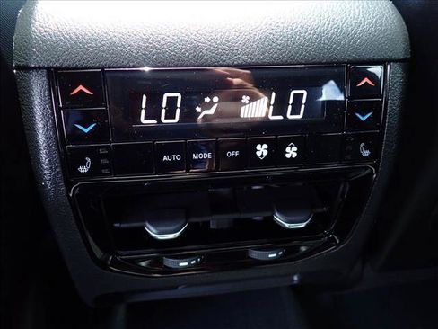 Used 2023 Jeep Grand Cherokee Summit w/ Advanced Protech Group IV AWD/4WD image 11