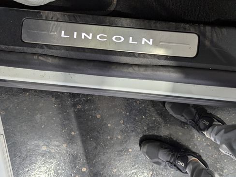 Used 2022 Lincoln Aviator Reserve w/ Elements Package Plus image 14