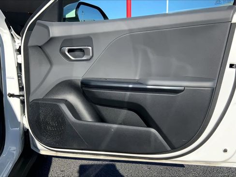 Used 2025 Kia K4 LXS image 23