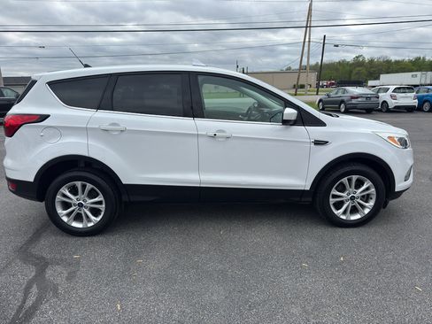 Used 2019 Ford Escape SE AWD/4WD image 2