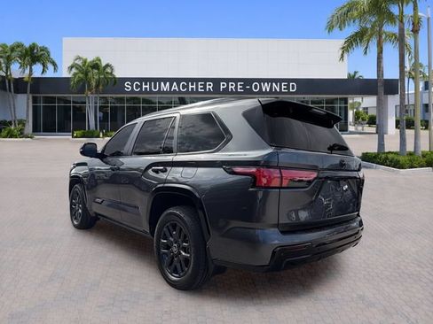 Used 2024 Toyota Sequoia Platinum AWD/4WD image 5