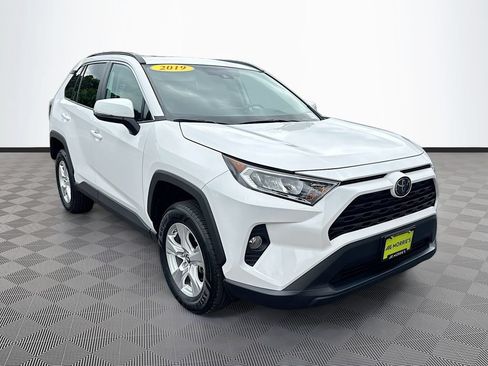 Used 2019 Toyota RAV4 XLE AWD/4WD image 3